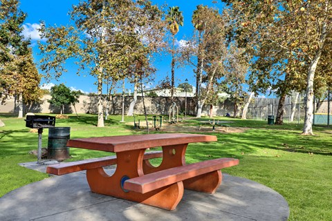 Picnic table sits in park at Hobart Apartments, Los Angeles