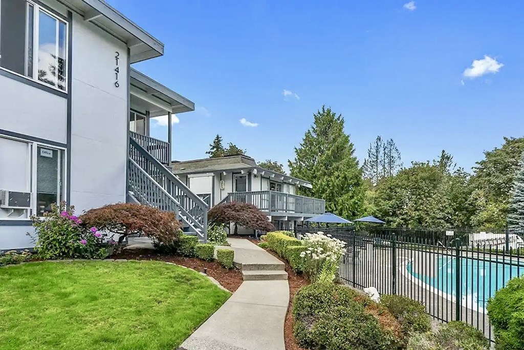 Safe Outdoor Walking Paths at Capri Apartments, Mountlake Terrace, WA, 98043