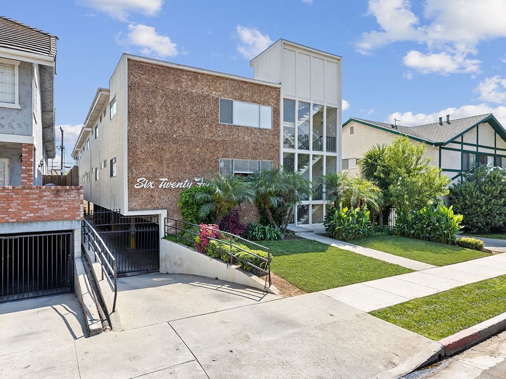 Streetview of Property Entrance for Wilson Apartments in Glendale, California