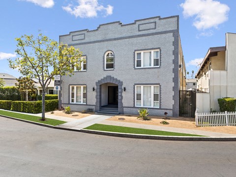 Streetview of Property Front at Hobart Ave Apartments in Los Angeles, CA