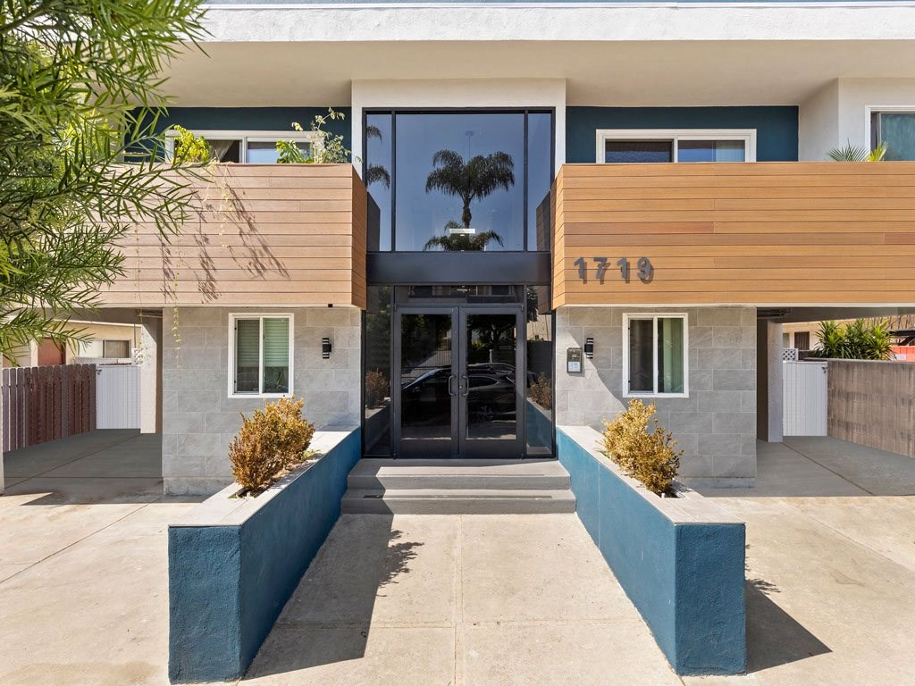 Front Entrance at Federal Apartments, Los Angeles