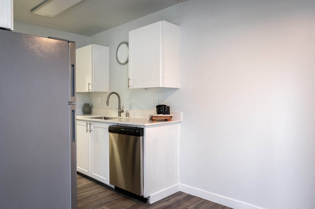 Well Equipped Kitchen at The Ridge at Bellevue, Bellevue