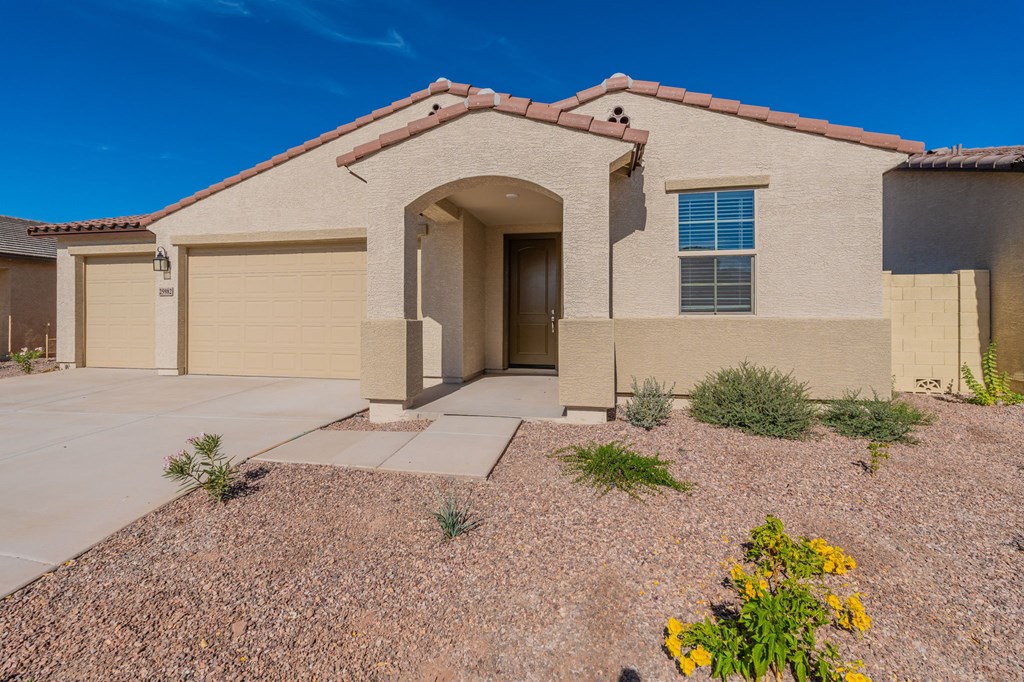 Spacious 3, 4, & 5 Bedroom Homes for rent.  Buckeye, Arizona.  Reserve at Westpark