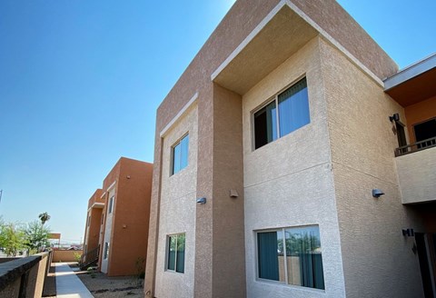 A modern house with a flat roof and a balcony.
