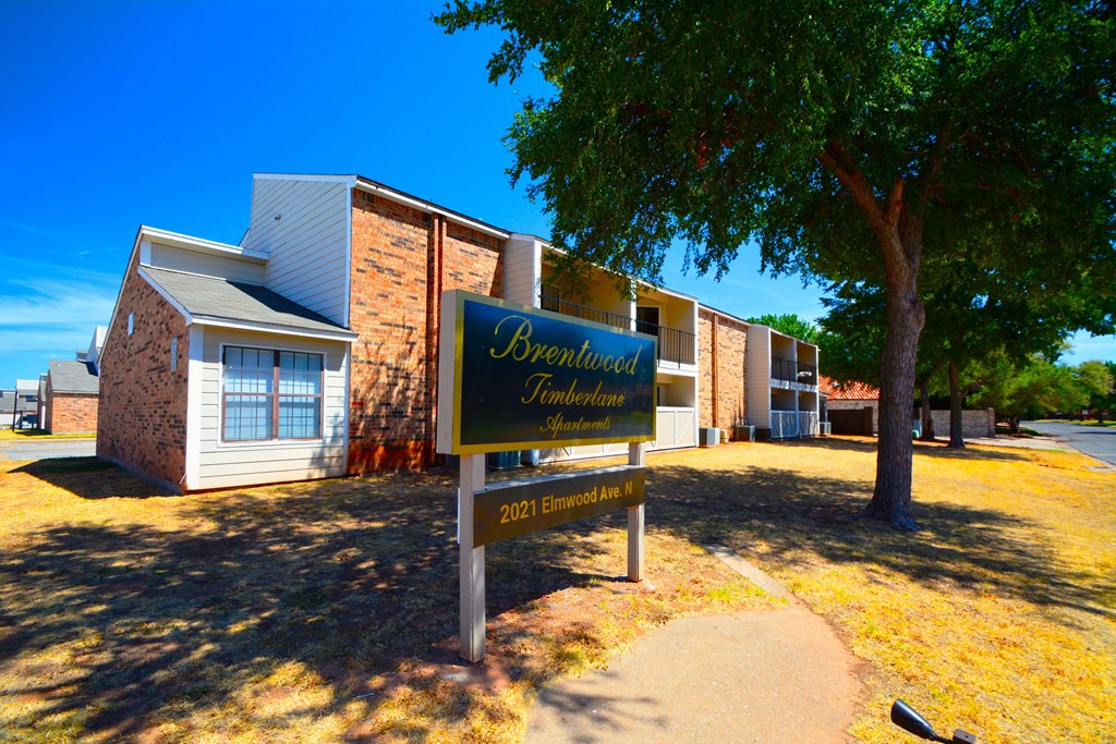 A sign in front of a building that says "Brownlie" and "Templeton".