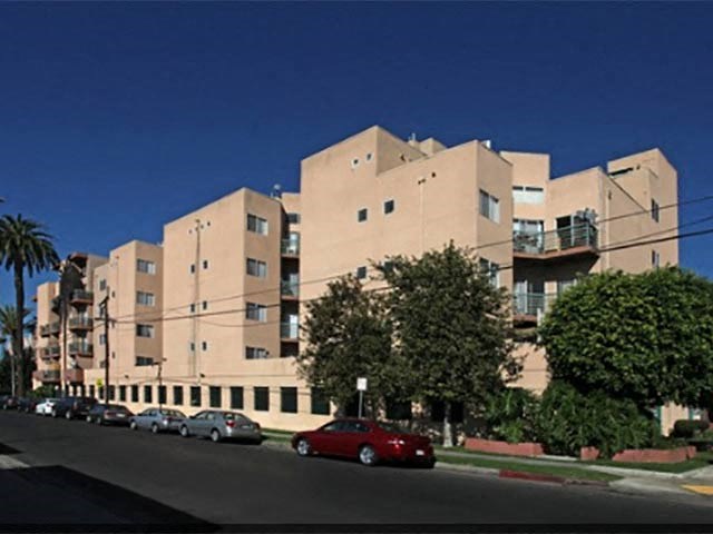 a large building with cars parked in front of it