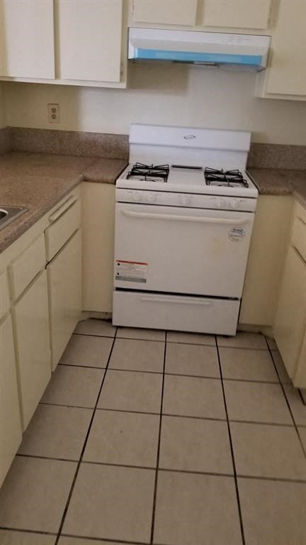a white stove top oven sitting in a kitchen