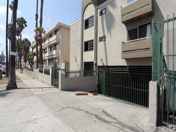 943 Elden Ave Studio-2 Beds Apartment for Rent - Photo Gallery 2