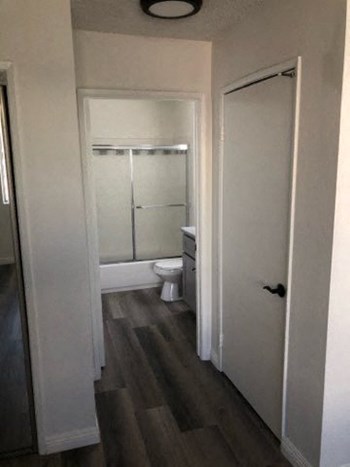 11211 Greenlawn Ave/4751 Sepulveda Blvd. 2 Beds Apartment for Rent - Photo Gallery 4