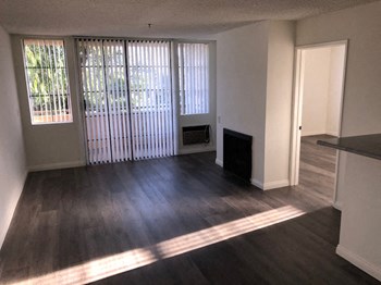 1601 Venice Blvd. 1-2 Beds Apartment for Rent - Photo Gallery 3