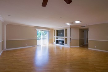 21320 Parthenia St 1-2 Beds Apartment for Rent - Photo Gallery 8