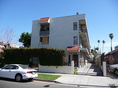 1406 N. Serrano 1-2 Beds Apartment for Rent