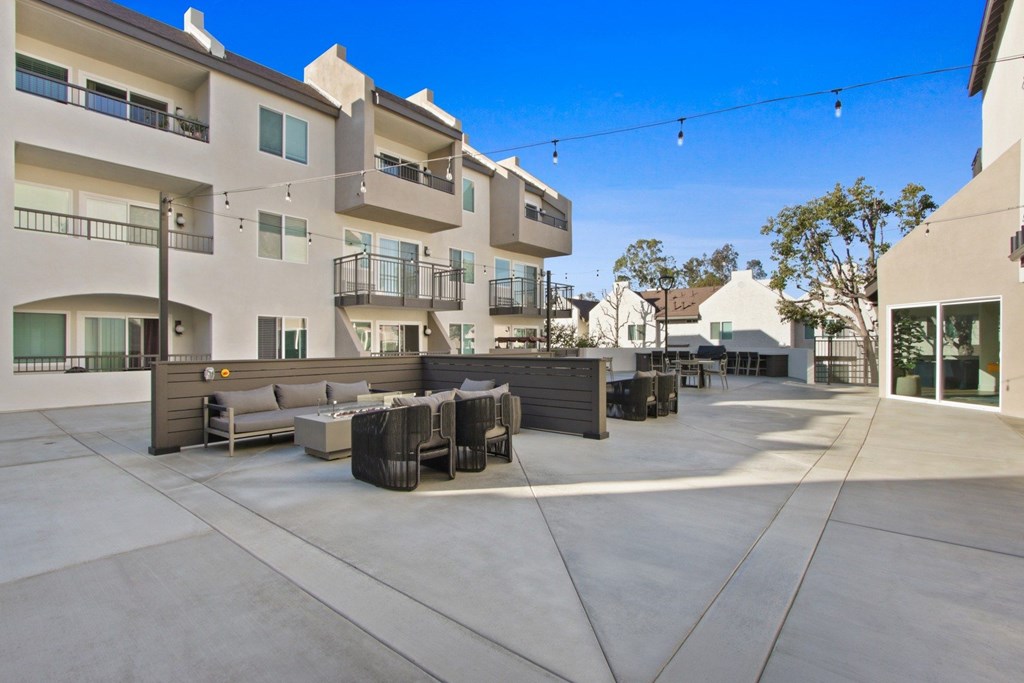 Rooftop Patio at Harvard Manor, California