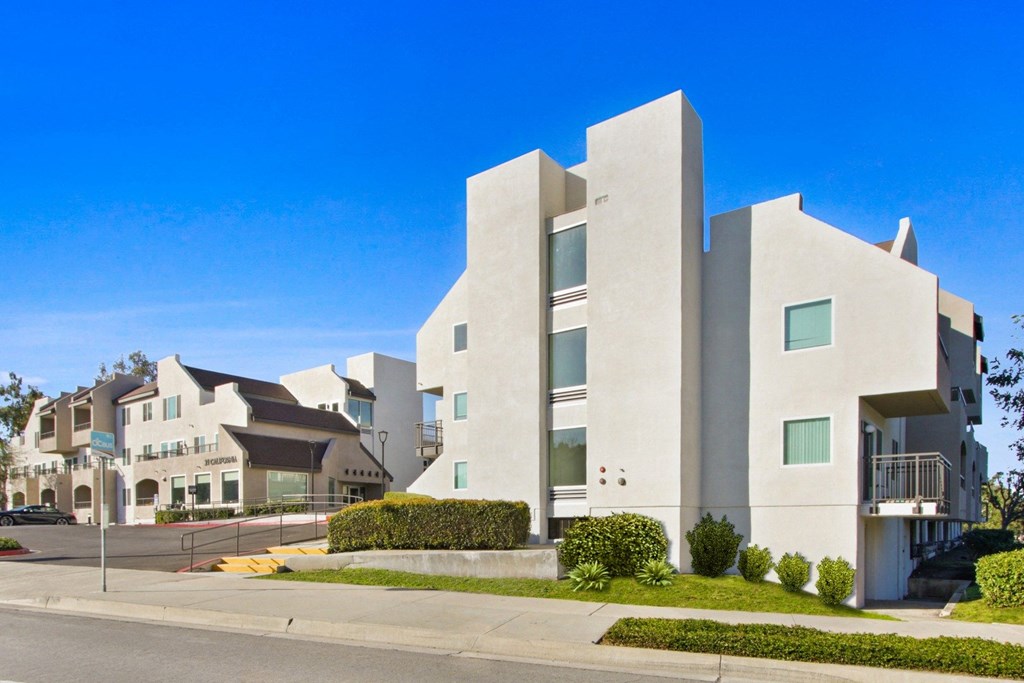 Building exterior at Harvard Manor, Irvine, CA