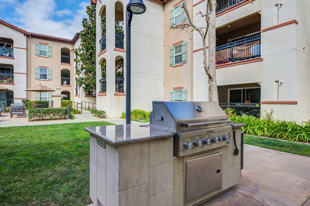Outdoor bbq grill at Monarch at Dos Vientos Newbury Park, CA 91320