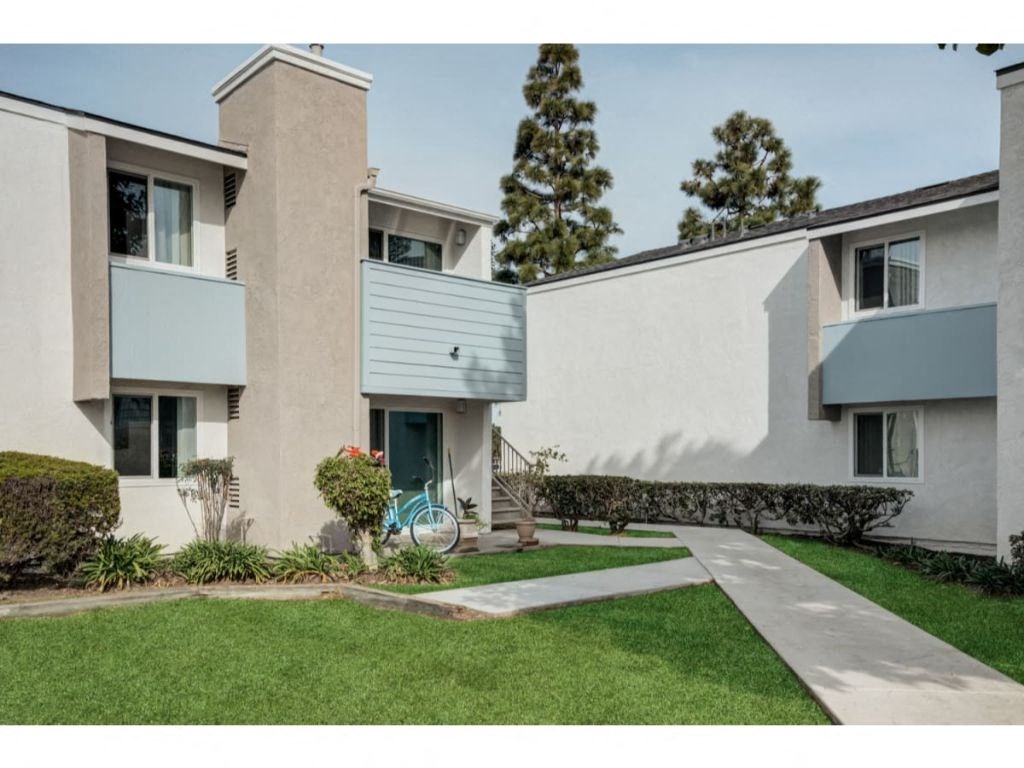 Sun Porch Courtyard at Costa Mesa Family Village, Costa Mesa, CA, 92627