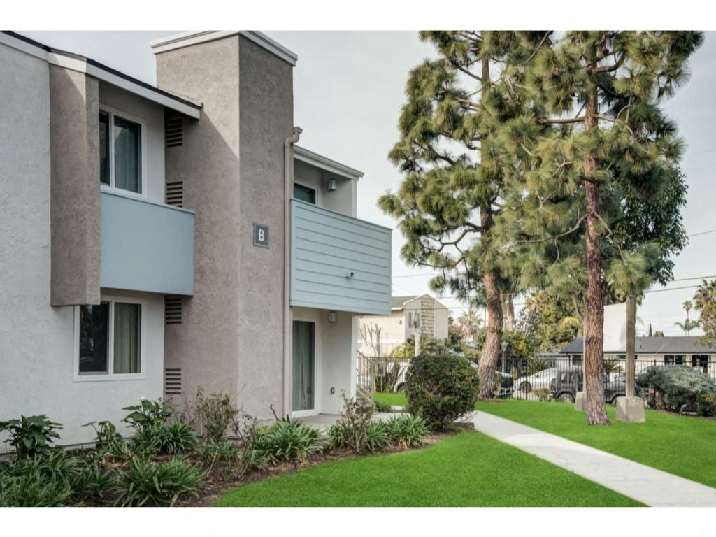 Exterior View at Costa Mesa Family Village, Costa Mesa, 92627