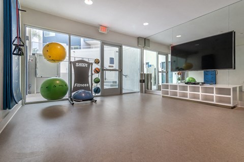 Fitness Center With Modern Equipment at Beverly Plaza Apartments, California