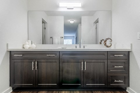 Renovated Bathrooms With Quartz Counters at Beverly Plaza Apartments, Long Beach, 90815
