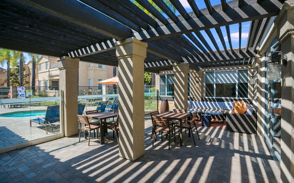 Picnic tables at Arroyo Villa Apartments, Thousand Oaks, 91320
