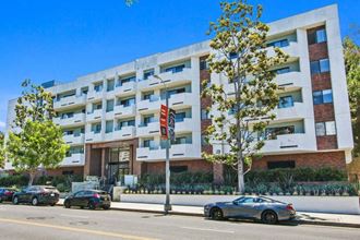 the building in which the apartment is located  at Masselin Park West, California, 90036