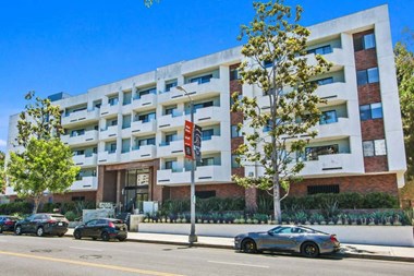 the building in which the apartment is located  at Masselin Park West, California, 90036 - Photo Gallery 2