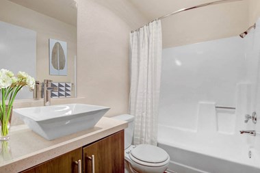 Bathroom With Bathtub at 430 Kelton, California - Photo Gallery 5