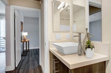 430 Kelton Ave. 1-2 Beds Apartment for Rent - Photo Gallery 4