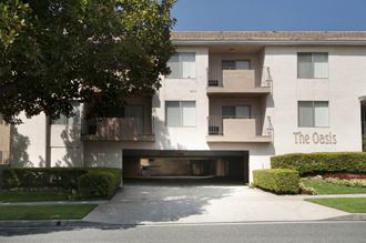 Exterior at Oasis Apartments, Burbank, California - Photo Gallery 2