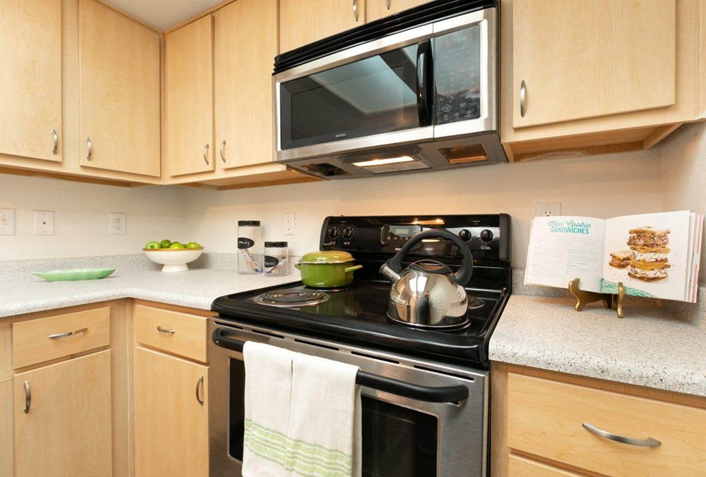 Modern Kitchen at Bermuda Terrace, Las Vegas