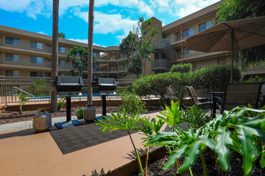 Courtyard View at Bixby Knolls, Long Beach