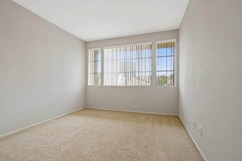 Unfurnished room Unfurnished roomat Darlington Apartments, California - Photo Gallery 5