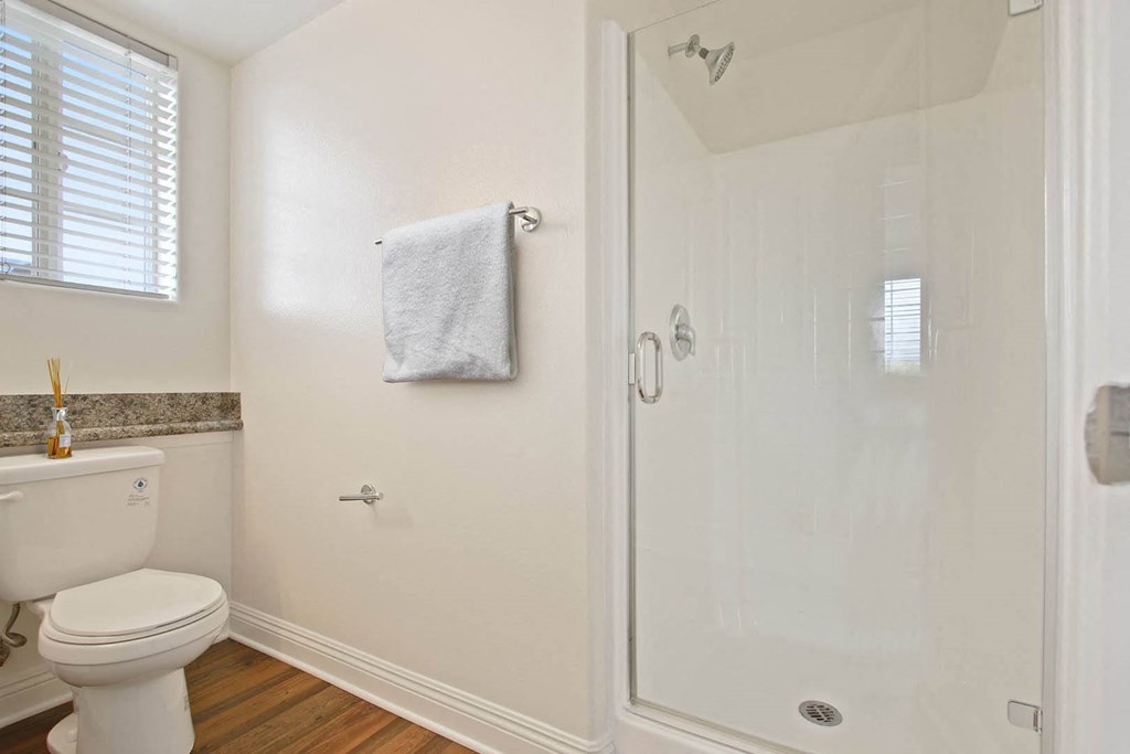 Bathroom With Bathtub at Madison Toluca, North Hollywood
