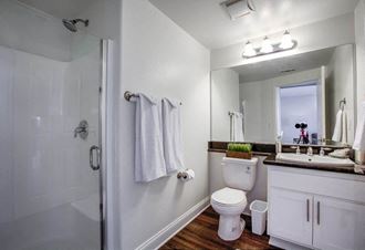 10407 Magnolia Blvd 2-3 Beds Apartment for Rent - Photo Gallery 5