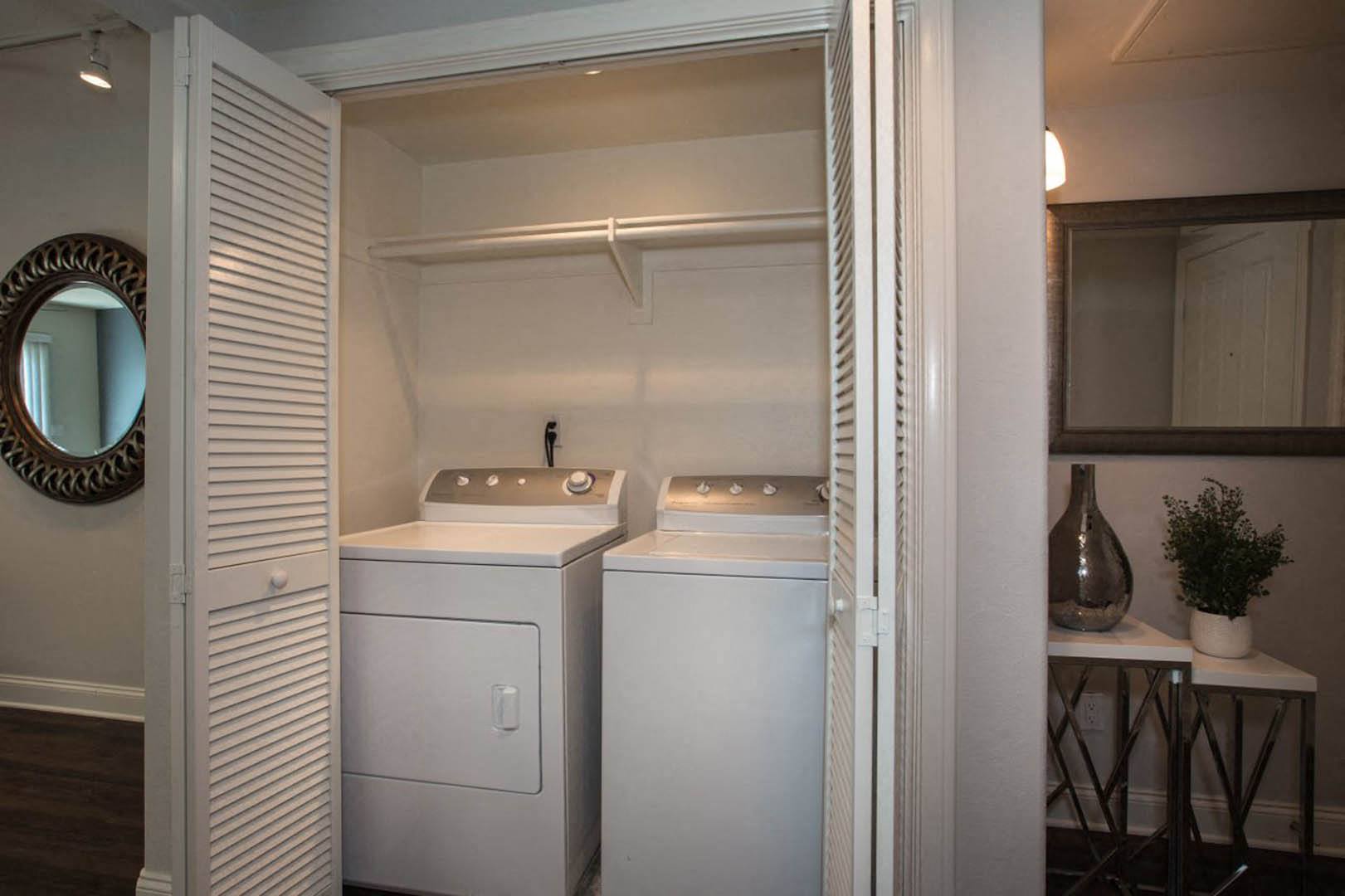 Washer And Dryer at Madison Toluca, California, 91601