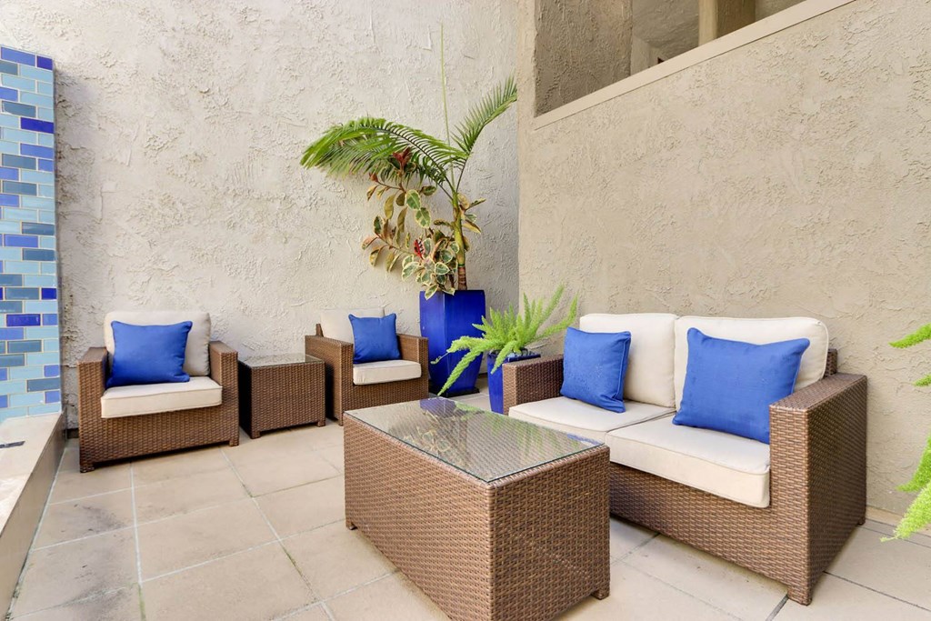 Lounge at Meridian Apartments, Los Angeles