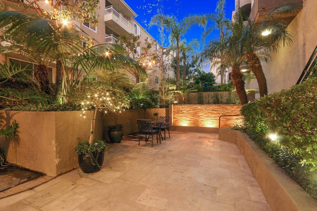 Courtyard viewat Palm Royale Apartments, California