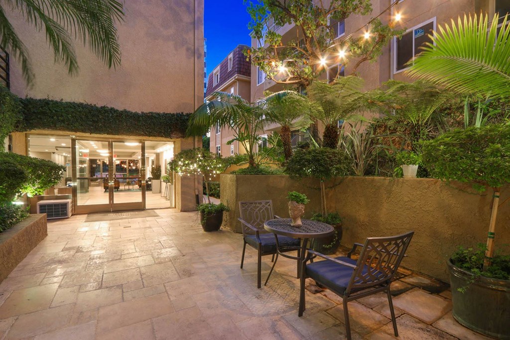Courtyard at Palm Royale Apartments, Los Angeles, CA, 90034