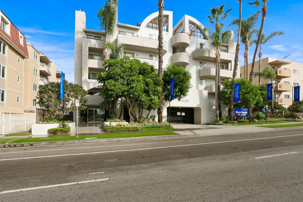 Exterior at Palm Royale Apartments, Los Angeles
