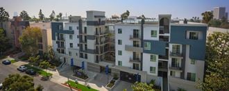 Exterior View at The Plaza Apartments, Los Angeles - Photo Gallery 2