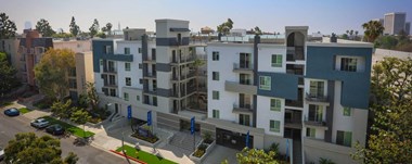 10983 Wellworth Ave 1-2 Beds Apartment for Rent - Photo Gallery 2
