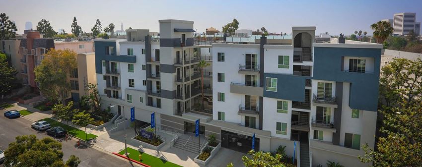 Exterior View Exterior View at The Plaza Apartments, Los Angeles