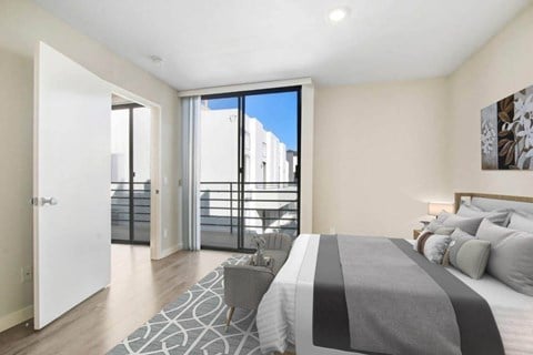 Bedroom With Balcony at The Kenmore Los Feliz, Los Angeles