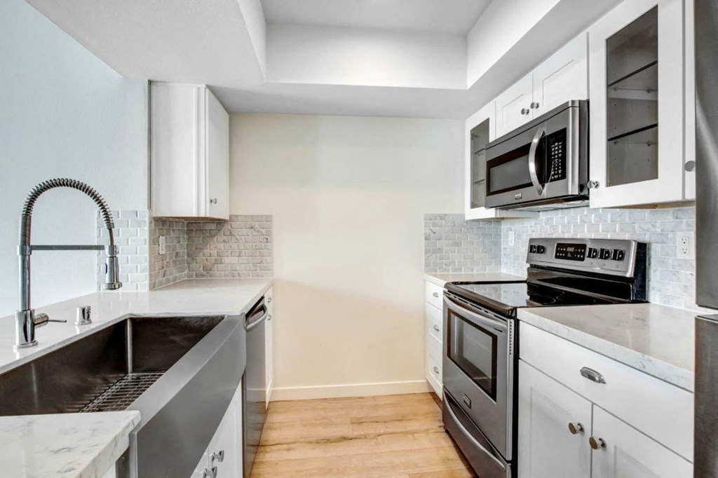 Chef-Inspired Kitchens Feature Stainless Steel Appliances at The Kenmore Los Feliz, Los Angeles, CA, 90027-4063