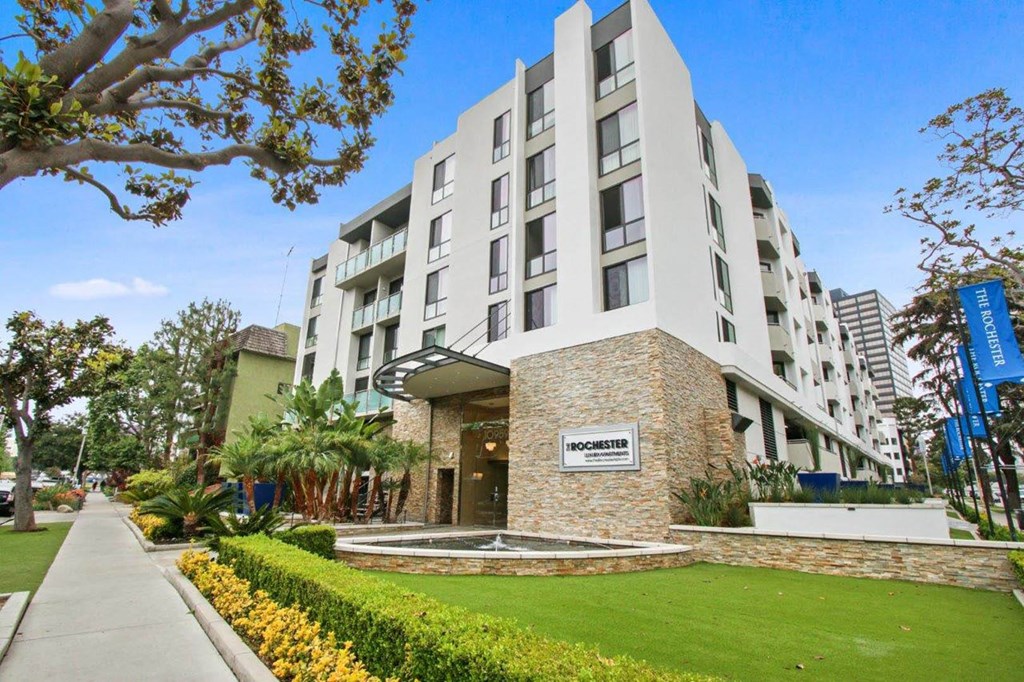 Exterior View at Rochester Apartments, Los Angeles, California