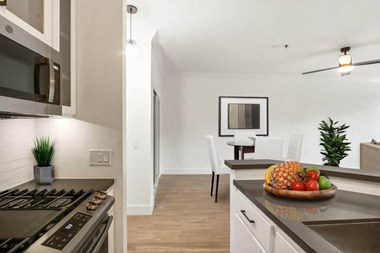 10959 Rochester Ave 1-2 Beds Apartment for Rent - Photo Gallery 4