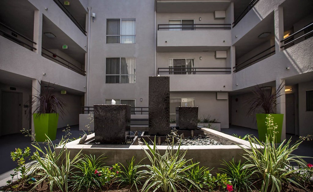 Courtyard View at Toluca Lofts, Toluca Lake