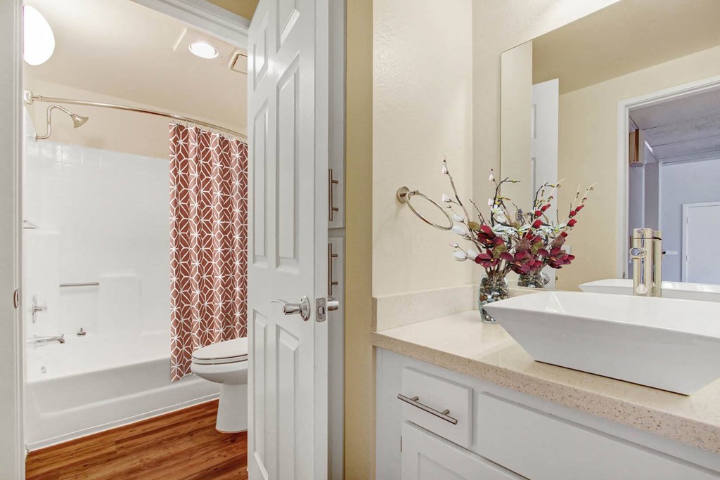 Luxurious Bathroom at Town Center Apartments, California, 91504