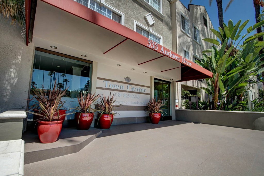 Backyard at Town Center Apartments, Burbank, California