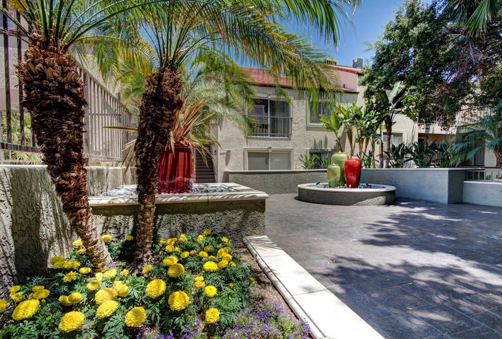 Exterior Landscape at Town Center Apartments, Burbank, CA, 91504